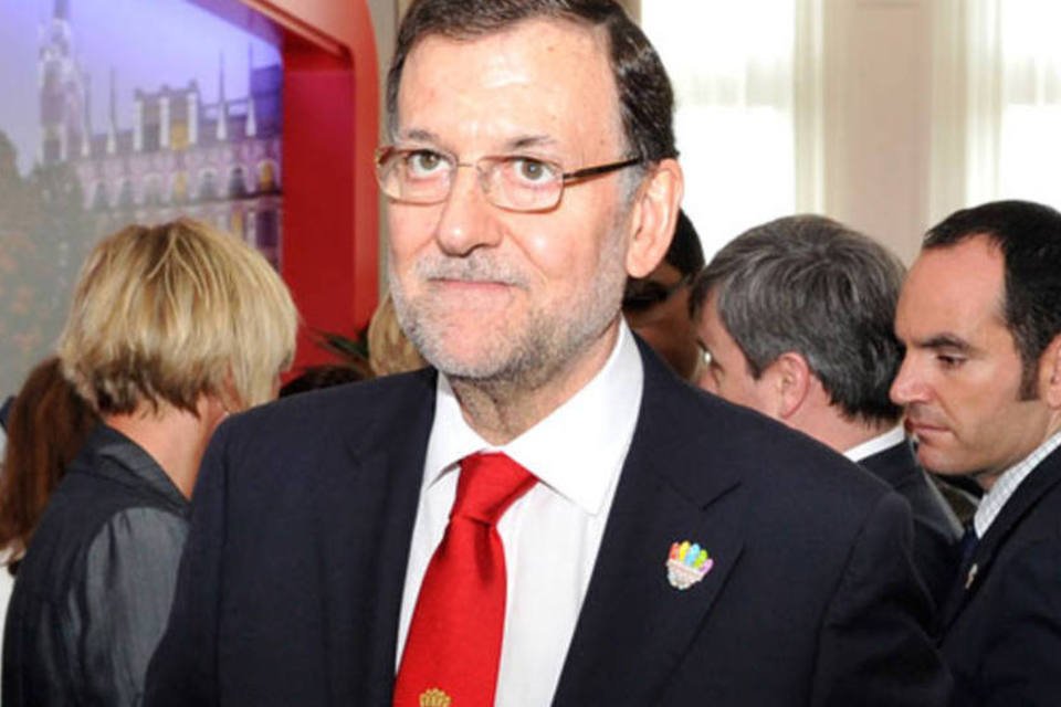 Líder da oposição espanhola pede renúncia de Rajoy