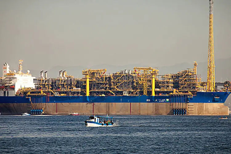 Embarcação Cidade Maricá chega à Baía de Santos neste sábado, 26 de dezembro de 2015 (Divulgação/Petrobras)