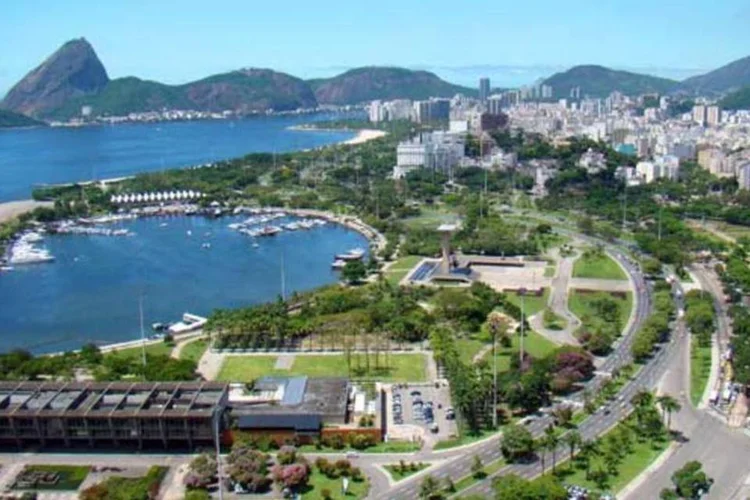 
	Marina da Gl&oacute;ria, no Rio de Janeiro: segundo a GL Events Brasil, empresa que administra o Riocentro, o Hotel Gran Mercure vai custar cerca de R$ 100 milh&otilde;es
 (Wikimedia Commons)