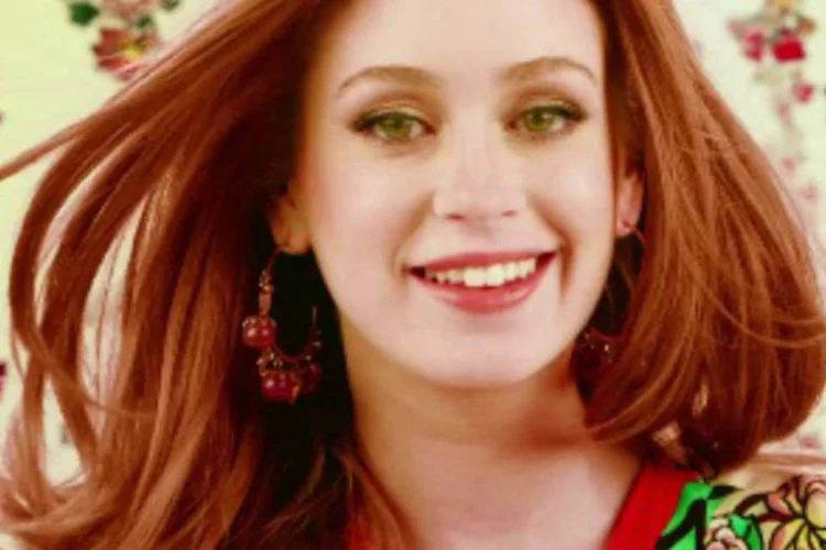Marina Ruy Barbosa: trilha do comercial mistura funk e sambarock (Reprodução/YouTube/lojasleader)