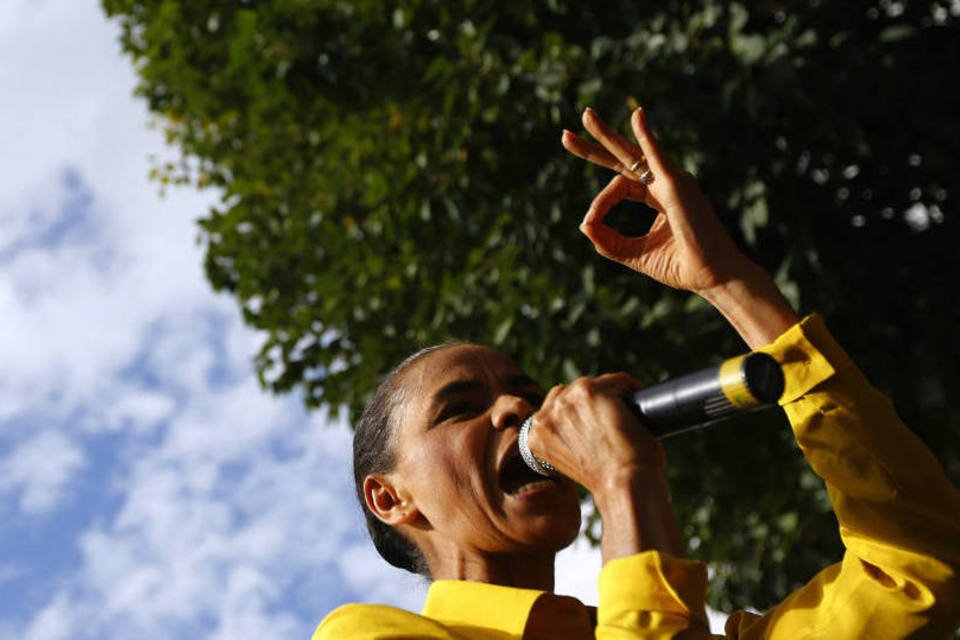 Em carreata, Marina critica promessas descumpridas de Dilma