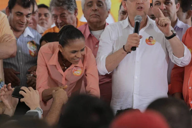 Beto Albuquerque (PSB) discursa ao lado de Marina Silva durante visita ao município de Campina Grande, na Paraíba
 (Leo Cabral/MSILVA Online/Divulgação)