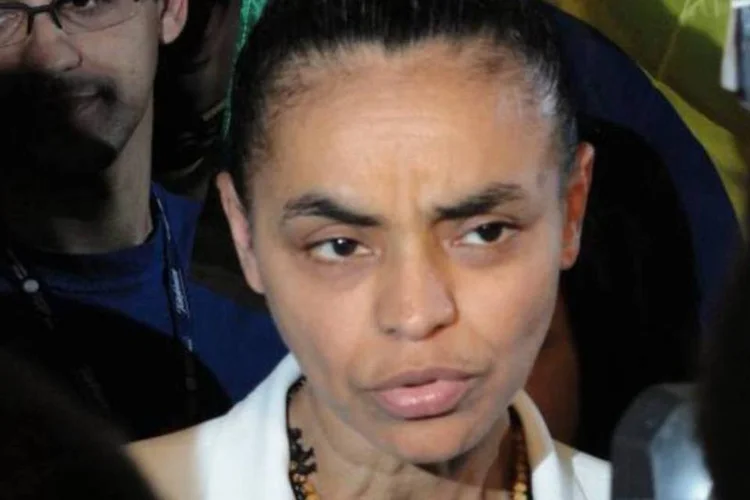 Marina Silva é abordada por jornalistas após a palestra de Al Gore e Tim Berners Lee na Campus Party Brasil (Célio Yano/EXAME.com)