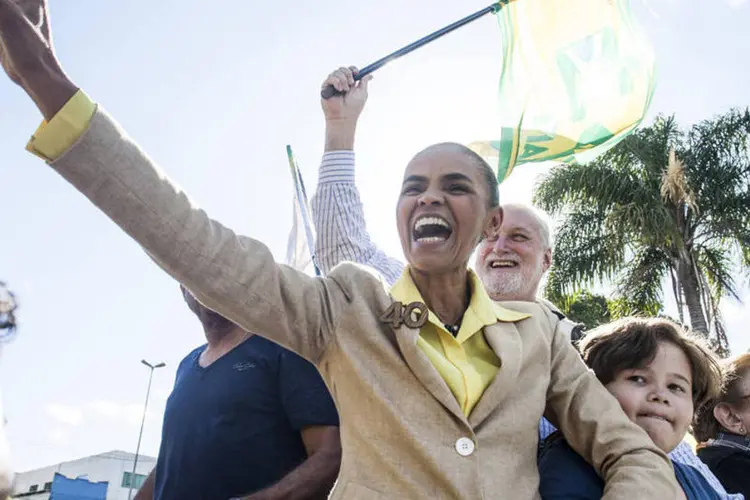 Marina Silva em carreata em São Miguel Paulista, em São Paulo, na  véspera das eleições (Vagner Campos/ MSILVA Online)