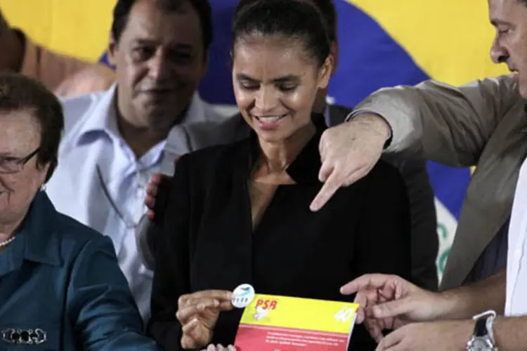 
	Ex-senadora Marina Silva comemora filia&ccedil;&atilde;o ao PSB com o presidente do partido e governador de Pernambuco, Eduardo Campos, em Bras&iacute;lia, no ano passado
 (Ueslei Marcelino/Reuters)
