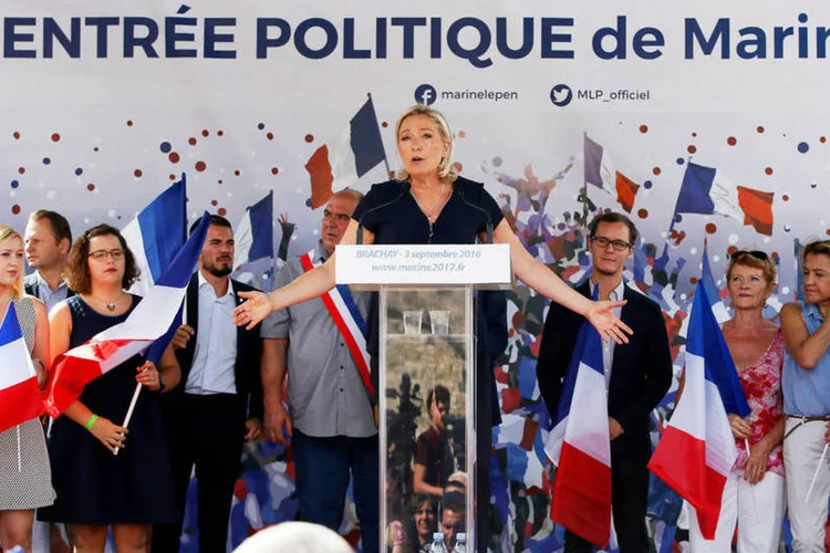 
	Marine Le Pen: L&iacute;der da extrema-direita quer que a Fran&ccedil;a saia da zona do euro
 (REUTERS/Gonzalo Fuentes)