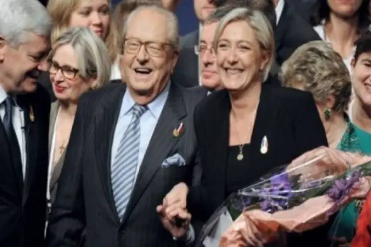 Le Pen tachou de "mentirosos" aqueles que pensam que "não há alternativa ao euro" (Alain Jocard/AFP)