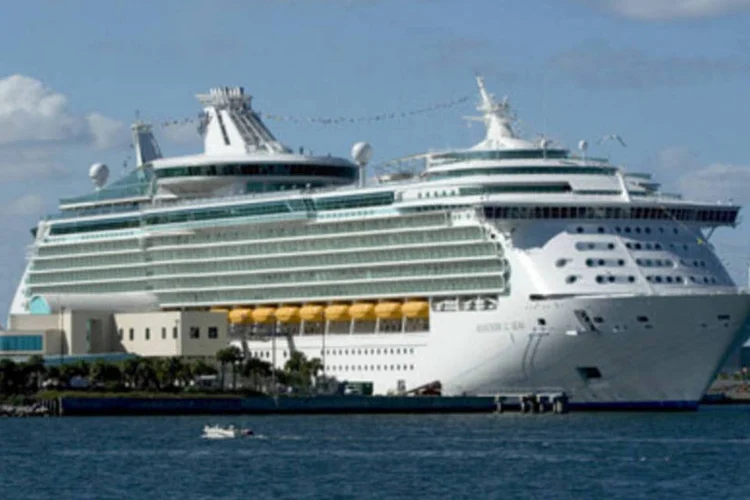 Os internautas que votarem pelo Twitter vão concorrer a um almoço no navio Mariner of the Seas (.)