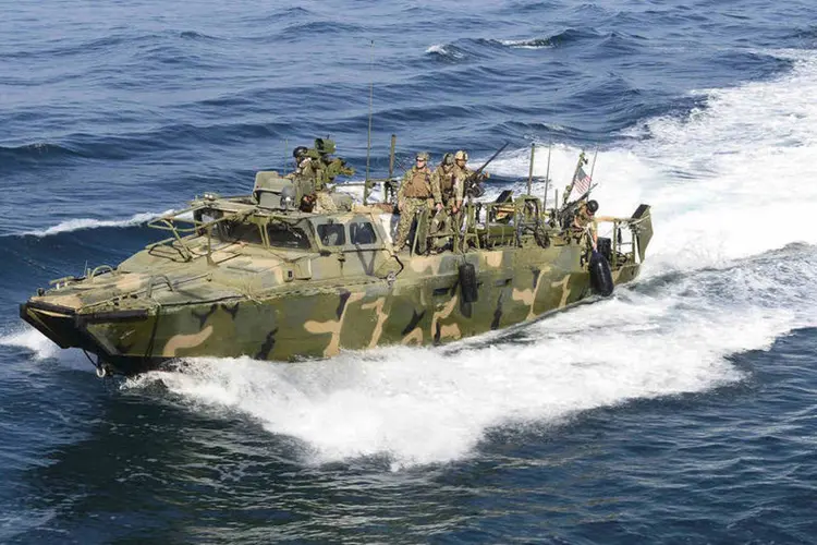 
	Marinha americana: &quot;As investiga&ccedil;&otilde;es mostraram que os dois navios entraram nas &aacute;guas territoriais iranianas por falhas t&eacute;cnicas&quot;
 (U.S. Navy / Reuters)