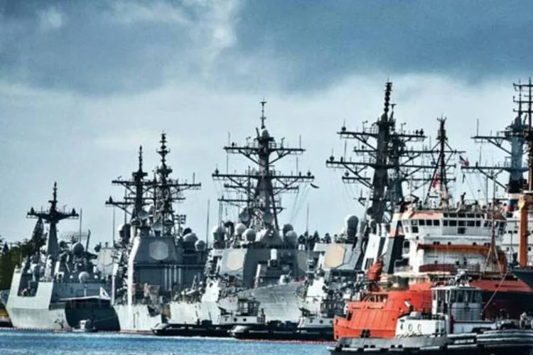 Navios da marinha canadense: segundo o conselho fiscal do país, é mais barato renovar a frota nos Estados Unidos (Jacek Szymanski/EXAME)