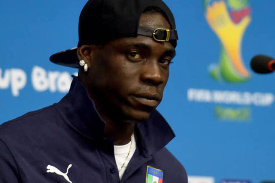 Balotelli responde a críticas em redes sociais
