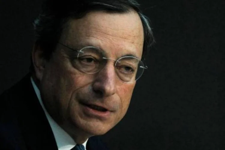 
	Espera-se que Draghi d&ecirc; detalhes suficientes do plano para cumprir sua promessa feita em 26 de julho de fazer &quot;o que for preciso&quot; para preservar o euro
 (Alex Domanski/Reuters)