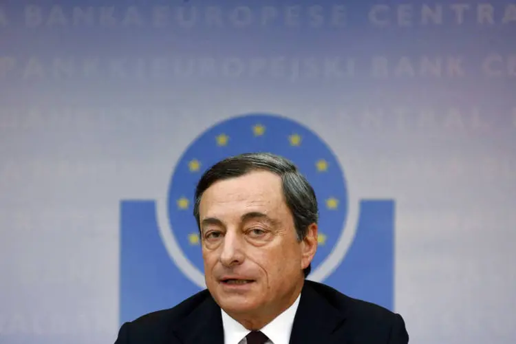 
	Mario Draghi, presidente do Banco Central Europeu: BCE manteve a taxa b&aacute;sica de juros em 0,05%
 (Ralph Orlowski/Reuters)