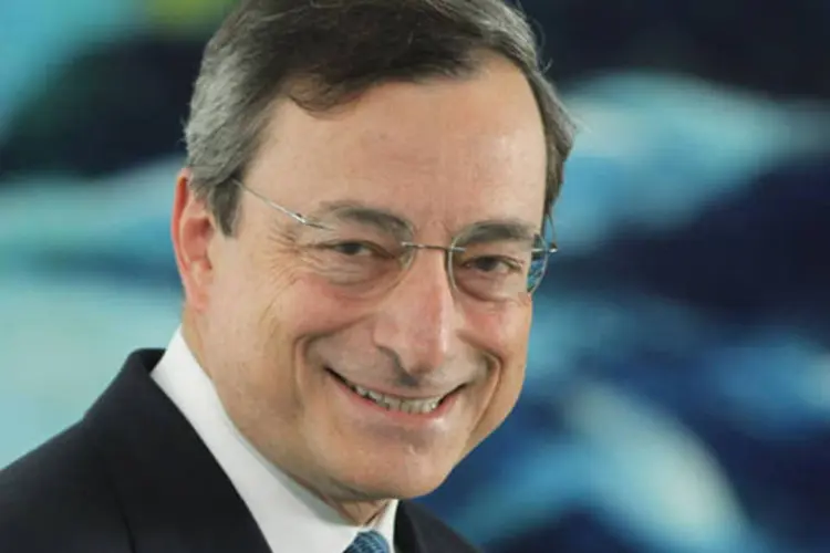 
	Mario Draghi, do Banco Central Europeu: ele quer tirar o euro do abismo
 (Sean Gallup/Getty Images)