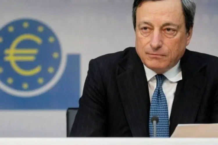 Mario Draghi, do BCE, falando em coletiva de imprensa em Frankfurt: o BCE anunciou nesta quinta-feira que manterá as taxas de juros no mínimo histórico atual de 0,75% (Alex Domanski/Reuters)
