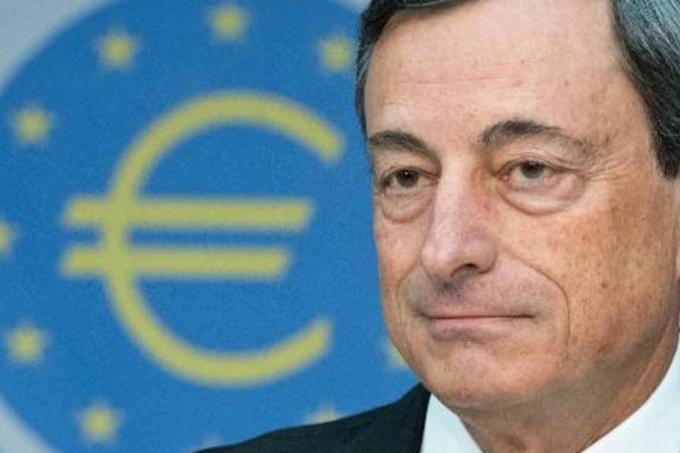 Déficit cai em 2013 na Zona do Euro, mas dívida cresce