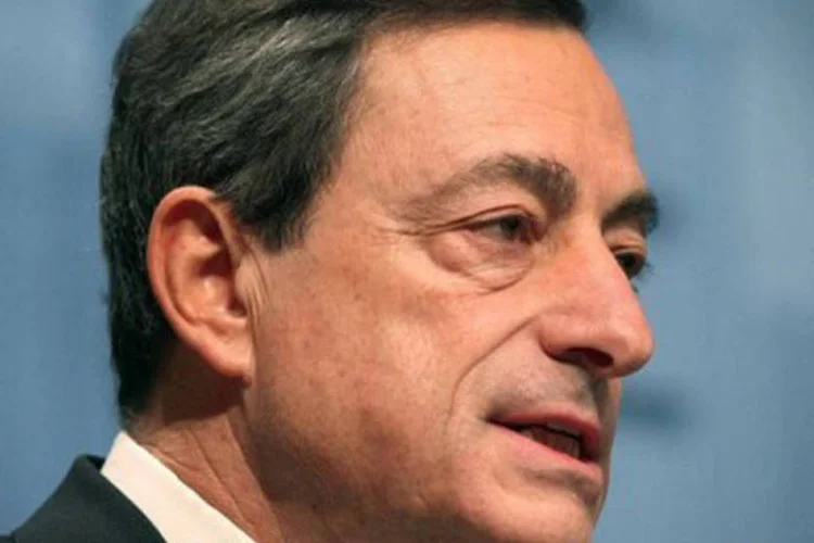 
	Mario Draghi: &quot;O Conselho decidiu iniciar a compra de ativos n&atilde;o financeiros do setor privado&quot;
 (Daniel Roland/AFP)