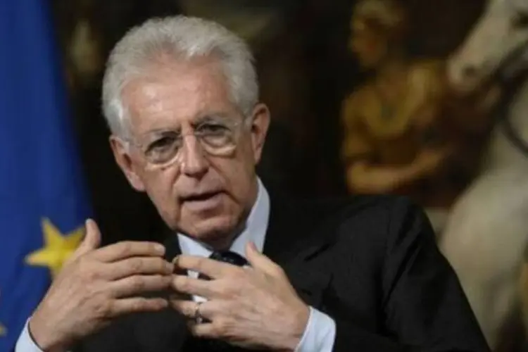 
	O primeiro-ministro italiano, Mario Monti: economia em queda
 (Filippo Monteforte/AFP)