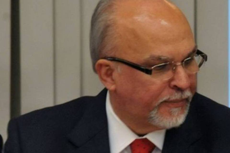 Chateado, ex-ministro não comenta prisão do irmão