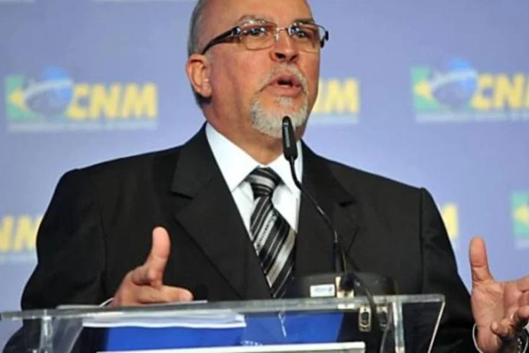 Negociações sobre a mudança do projeto de transporte de BRT para VLT envolveram Negromonte e o governador Silval Barbosa (Antonio Cruz/ABr)