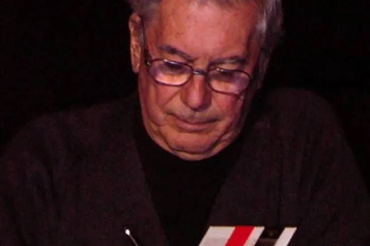 O escritor Mario Vargas Llosa disse ´estar muito comovido e entusiasmado` com o prêmio (Wikimedia Commons)