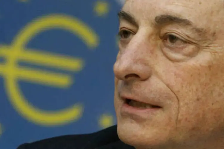 
	Mario Draghi, presidente do BCE: bloco est&aacute; no caminho de uma &quot;recupera&ccedil;&atilde;o bastante gradual&quot;, conduzida pela pol&iacute;tica monet&aacute;ria frouxa e pela demanda externa, destacou
 (REUTERS/Lisi Niesner)