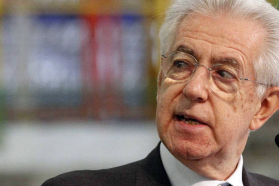 Monti ataca Berlusconi a duas semanas das eleições
