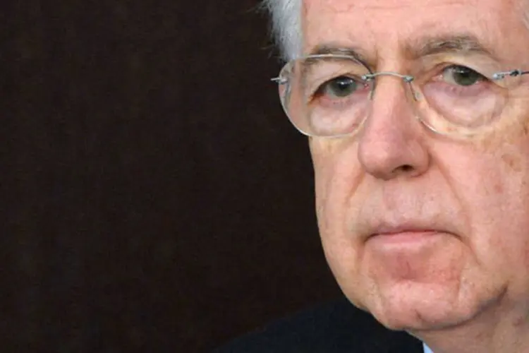 
	O primeiro-ministro italiano, Mario Monti: &quot;soube desta not&iacute;cia h&aacute; um minuto&quot;, disse
 (©afp.com / Vincenzo Pinto)