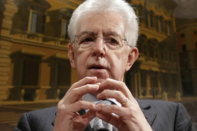 
	Primeiro-ministro italiano em confer&ecirc;ncia de imprensa em Roma: Monti afirmou que a It&aacute;lia tem que deixar a crise financeira para tr&aacute;s
 (Tony Gentile/Reuters)