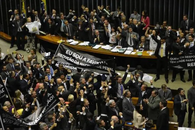 
	Na vota&ccedil;&atilde;o em primeiro turno foram 323 votos a favor e 155 contra a redu&ccedil;&atilde;o da maioridade
 (Fabio Rodrigues Pozzebom/Agência Brasil)