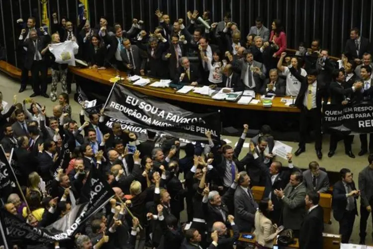 
	Redu&ccedil;&atilde;o da maioridade penal &eacute; aprovada na C&acirc;mara
 (Fabio Rodrigues Pozzebom/Agência Brasil)