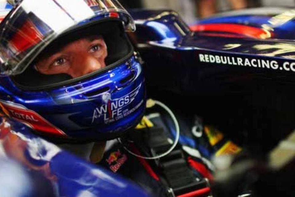 Webber vence GP do Brasil com dobradinha da Red Bull