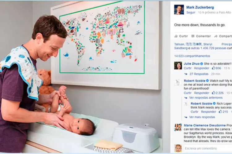 Mark Zuckerberg troca a fralda da filha (Reprodução da web)