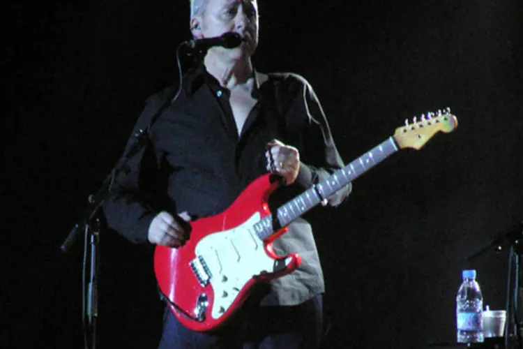 O guitarrista Mark Knopfler: "Privateering", chegará com a intenção de coroar a carreira solo de Knopfler, iniciada em 1996 com "Golden Heart" (Joachim Müllerchen/ Wikimedia Commons)