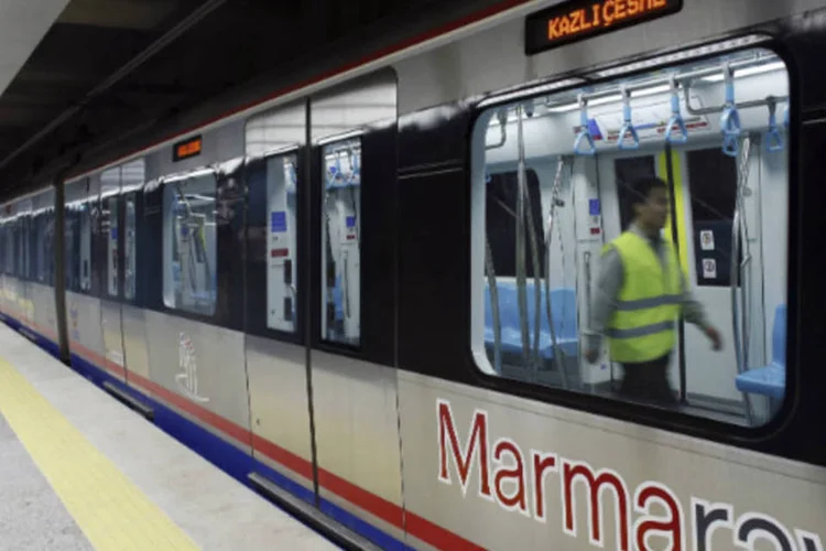 
	Metr&ocirc; em Istambul: segundo testemunhas, explos&atilde;o pode ter sido causada por um transformador
 (REUTERS/Murad Sezer)
