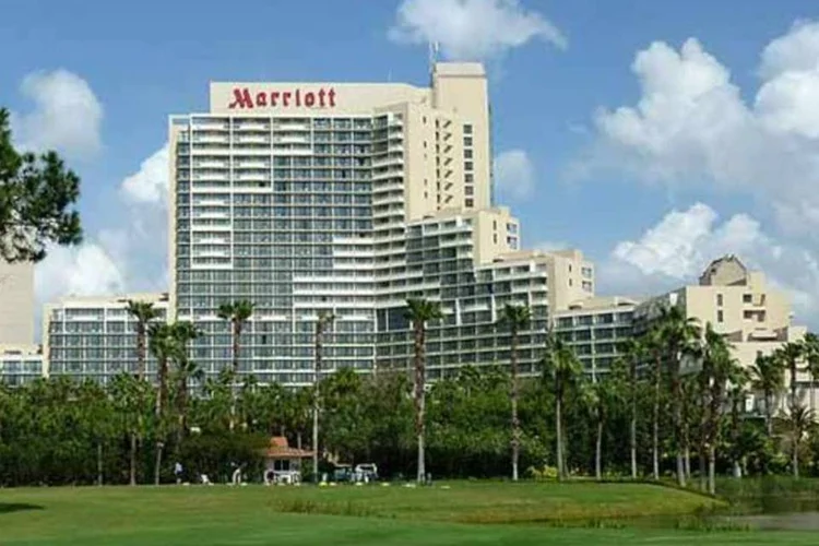 
	Hotel Marriot: a fus&atilde;o das duas redes hoteleiras criar&aacute; &quot;um portf&oacute;lio mais completo&quot; e permitir&aacute; reduzir custos estimados em 200 milh&otilde;es de d&oacute;lares por ano
 (Wikimedia Commons)