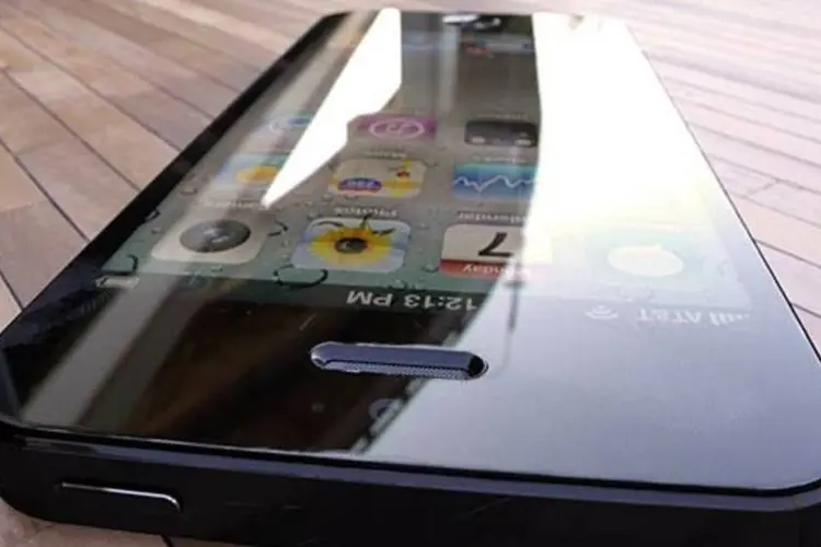 As chances são grandes de que o iPhone 5 tenha tela de 4 polegadas, como nesta ilustração. Mas o pessoal do estúdio 3D-desk vê outra opção (Martin uit Utrecht / Reprodução)