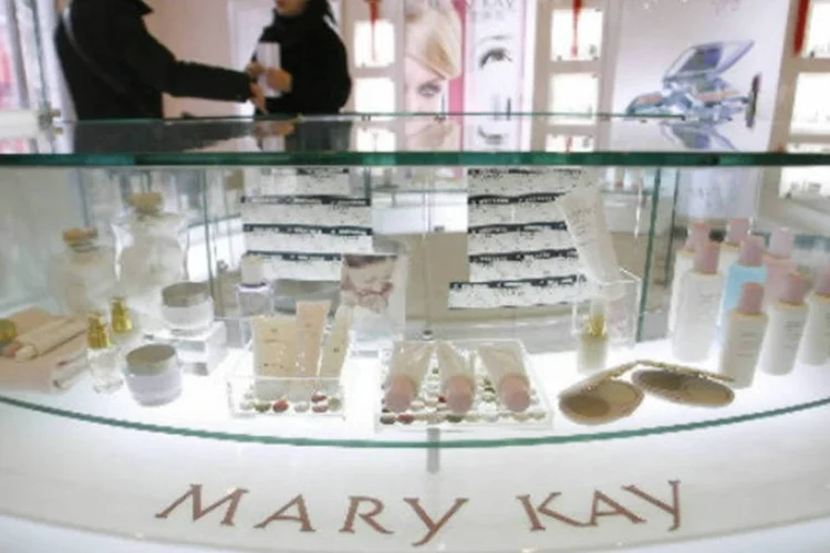 
	Loja da Mary Kay: a inten&ccedil;&atilde;o &eacute;, dentro de dois a tr&ecirc;s anos, ter a unidade pr&oacute;pria de produ&ccedil;&atilde;o no pa&iacute;s
 (Kevin Lee/Bloomberg News)