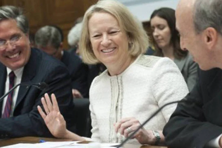 Mary Schapiro, durante uma audiência em Washington: o presidente dos EUA, Barack Obama, designou Elisse Walter para o cargo (©AFP/File / Saul Loeb)