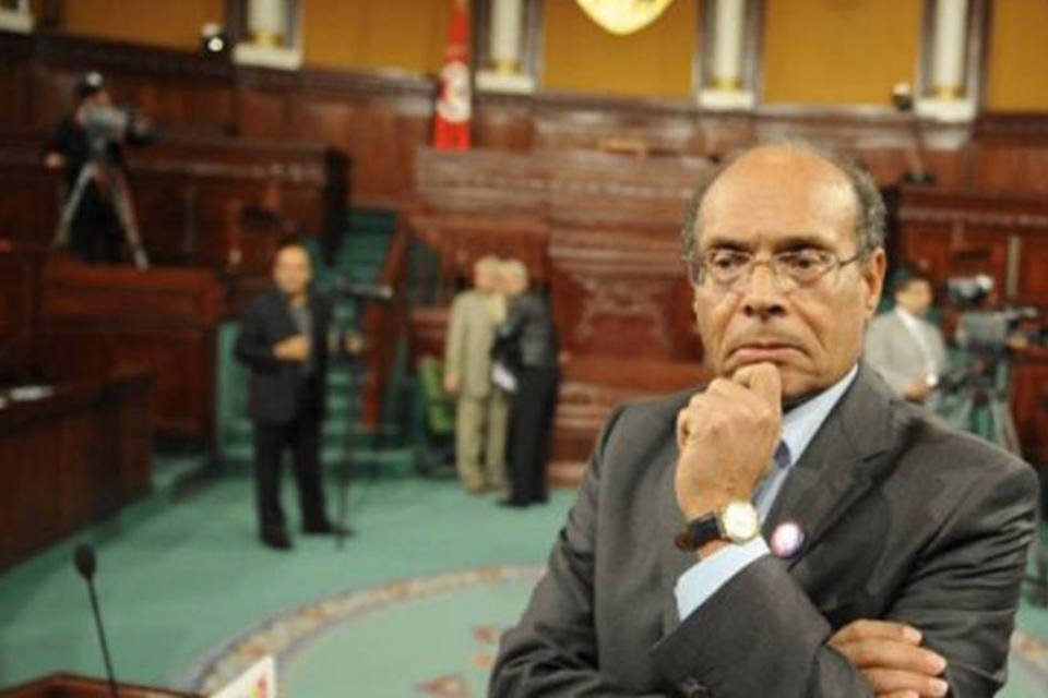 Novo presidente da Tunísia presta juramento