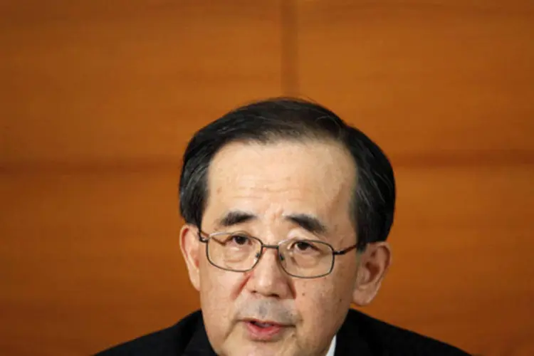 Presidente do Banco do Japão, banco central do país, Masaaki Shirakawa, fala durante coletiva de imprensa em Tóquio (Yuya Shino/Reuters)