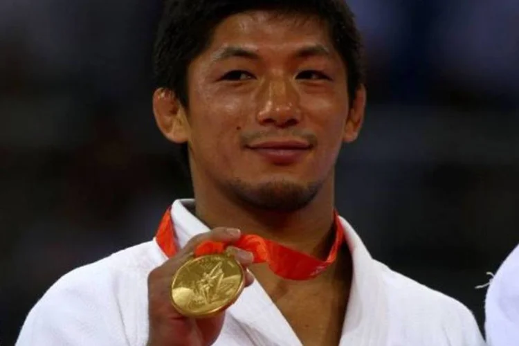 Uchishiba é acusado de perseguir uma aluna, menor de 20 anos, depois de servir bebida alcoólica a ela (Clive Rose/Getty Images)