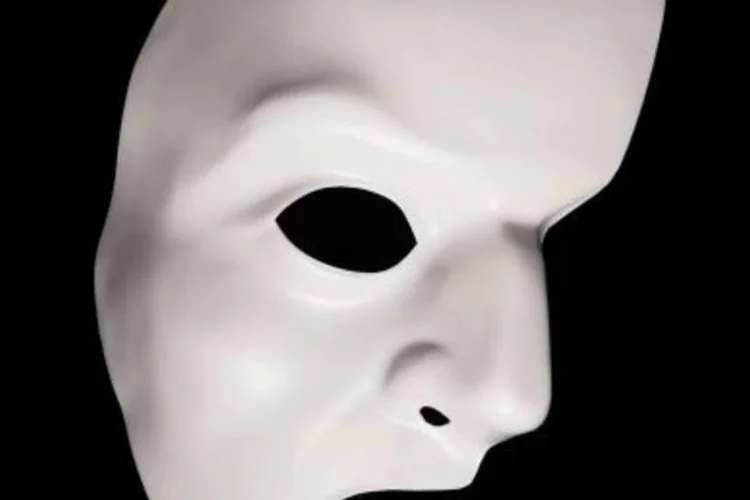 Máscara da peça O Fantasma da Ópera: técnicas de teatro podem auxiliar executivos durante negociações (.)