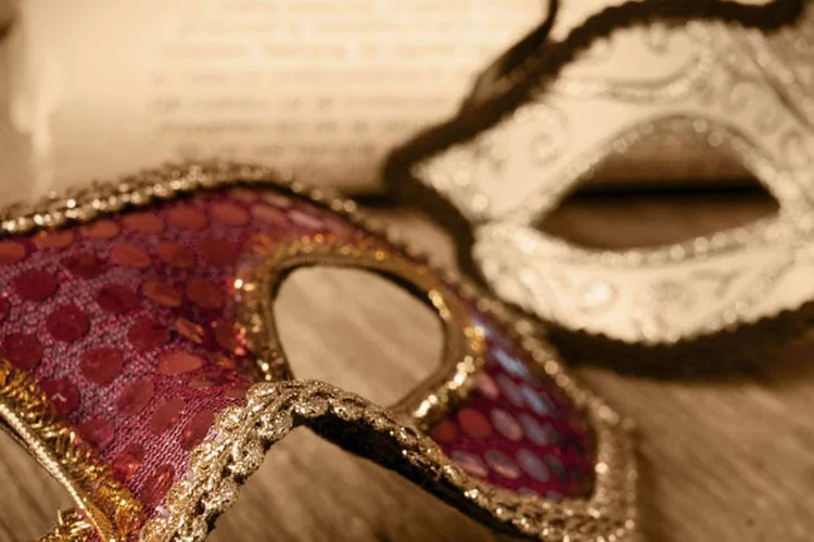 
	M&aacute;scaras de Carnaval: ser&atilde;o distribu&iacute;das m&aacute;scaras que se conectam com o Facebook para dar match com os convidados do baile
 (Thinkstock)