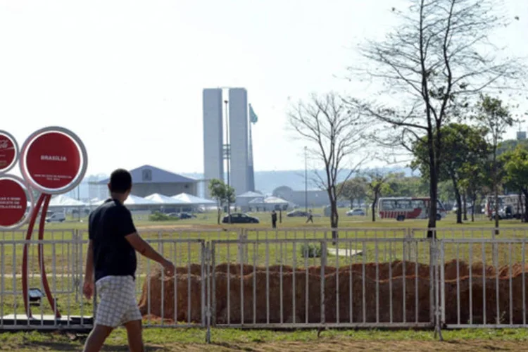 
	Ap&oacute;s o esvaziamento, o Bope deve vistoriar o pr&eacute;dio, que fica localizado na Esplanada dos Minist&eacute;rios, ao lado do Pal&aacute;cio do Itamaraty, que abriga o Minist&eacute;rio das Rela&ccedil;&otilde;es Exteriores
 (Marcello Casal Jr/ABr)