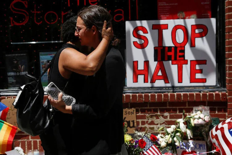 
	Massacre: o porta-voz acrescentou que o presidente Obama se sente muito frustrado em rela&ccedil;&atilde;o &agrave; falta de a&ccedil;&atilde;o dos congressistas
 (Shannon Stapleton / Reuters)