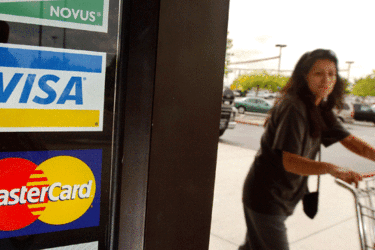 O problema está na cobrança de juros altos e no monopólio do mercado de cartões de crédito, explicou Tardin (Getty Images)