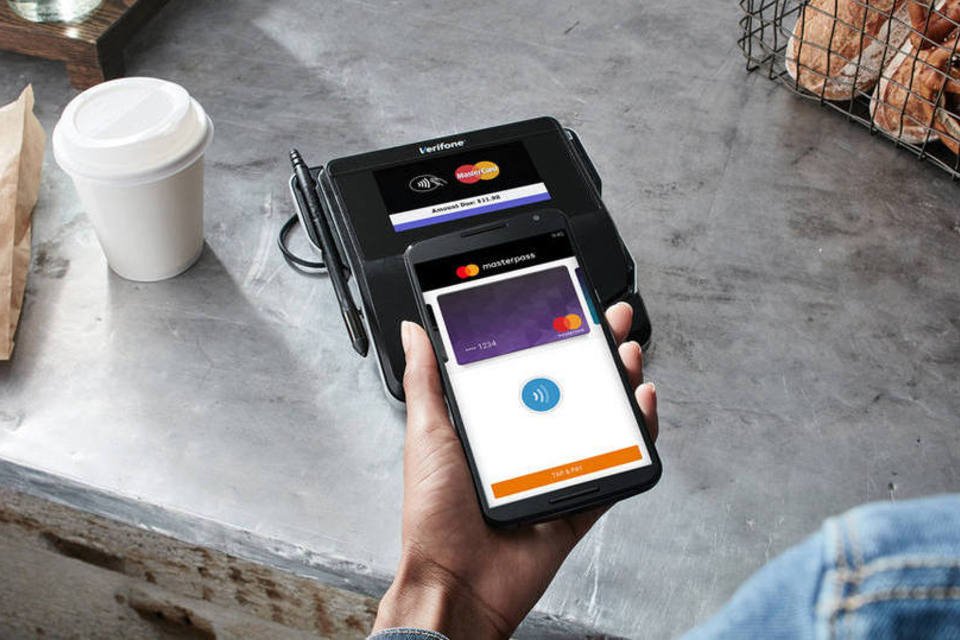 Mastercard lança rival do Apple Pay e reforma seu logo