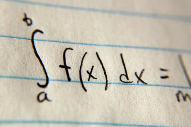 
	F&oacute;rmula matem&aacute;tica avan&ccedil;ada: os alunos no 5&ordm; ano ainda n&atilde;o conseguem resolv&ecirc;-la, mas estas cidades est&atilde;o fazendo com que eles possam faz&ecirc;-lo no futuro
 (Vince Pettacio/Stock Exchange)