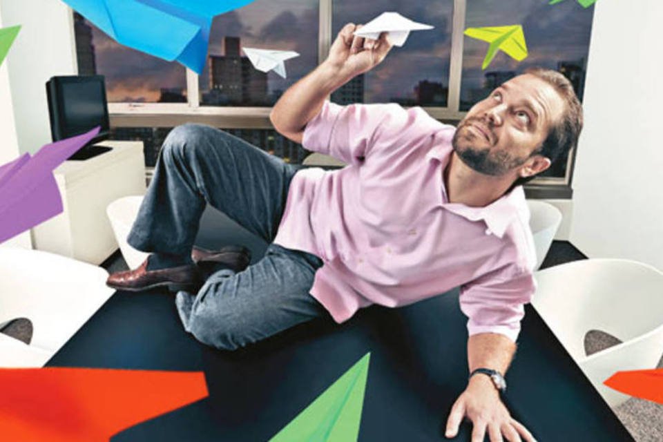 Vale até guerra de avião de papel